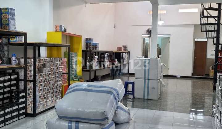 Rumah Luas Cocok untuk Gudang Penyimpanan di Taman Kopo Indah 3