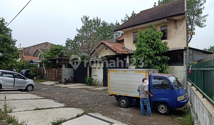 House Suitable for Warehouse or Convection in Taman Holis Indah 1 House Suitable for Warehouse or Convection in Taman Holis Indah 1