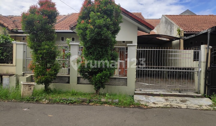 Nice House suitable for Business in Taman Kopo Indah 3
