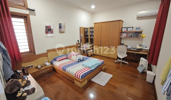 A Fashionable Luxury House with a Garden in Mekar Wangi 2