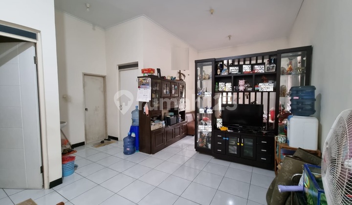 House Position Hook Comfortable to Live in Taman Kopo Indah 2 House Position Hook Comfortable to Live in Taman Kopo Indah 2
