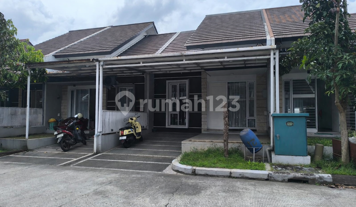 Rumah Berada di Komplek yang Nyaman dan Aman di Taman Kopo Indah 5