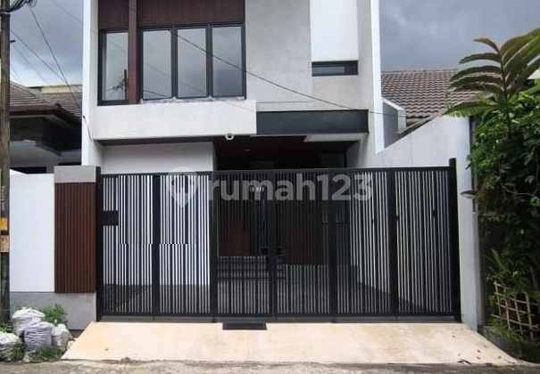 Rumah Lokasi Dekat ke Tol di Taman Kopo Indah 2 Rumah Lokasi Dekat ke Tol di Taman Kopo Indah 2