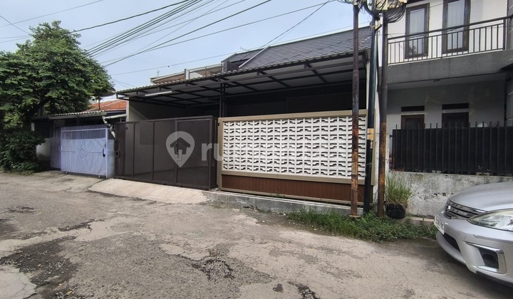 Rumah Bagus Bonus 2 Water Heater di Taman Kopo Indah 1