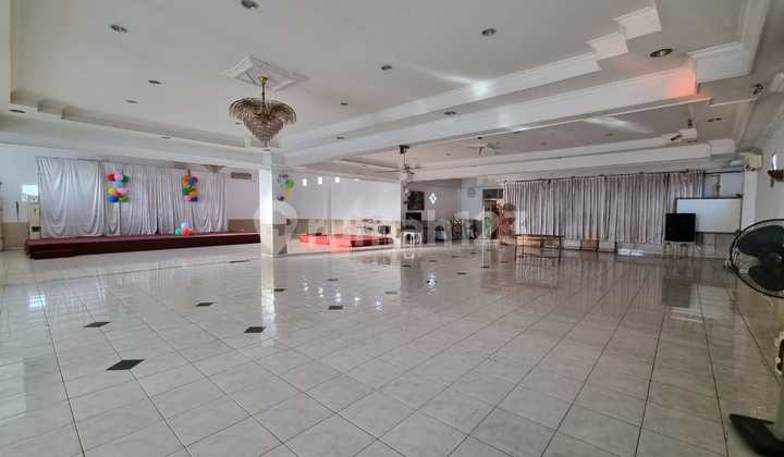 Ready-to-Use Building Near the City Center on Mohamad Toha 2