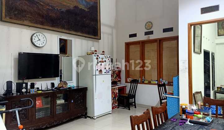 Comfortable Residence Near the Toll in Taman Kopo Indah