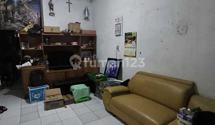 Rumah Lingkungan Tenang di Taman Rahayu 1