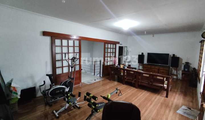 Rumah Asri 3 Lantai Nyaman Dihuni di Nata Endah Rumah Asri 3 Lantai Nyaman Dihuni di Nata Endah