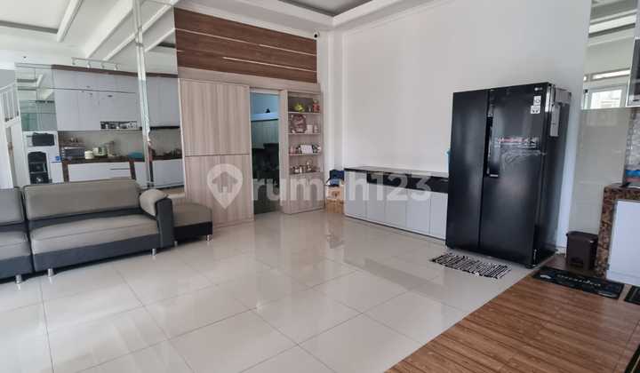 Rumah Luas 3 Lantai Siap Huni di Nata Endah Rumah Luas 3 Lantai Siap Huni di Nata Endah