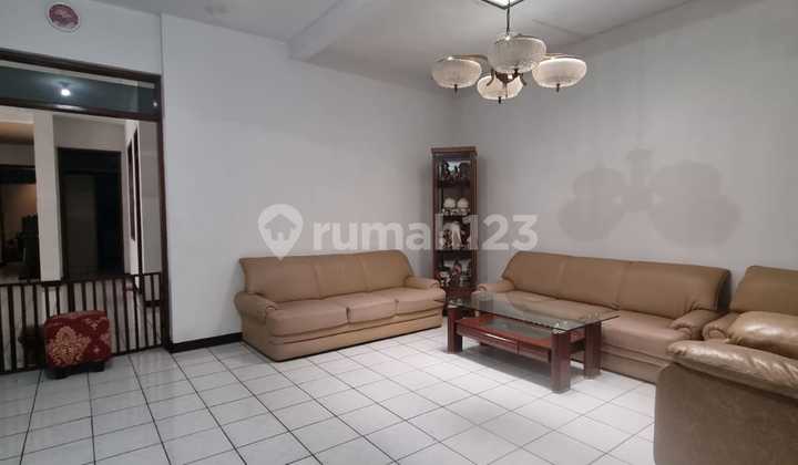 Rumah Tengah Kota Bandung Dekat ke Alun Alun di Lengkong 2