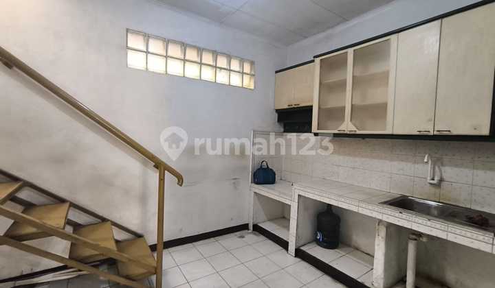 Rumah Nyaman & Terawat, Siap Huni di Taman Holis Indah 1 2