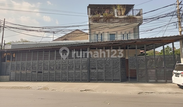 Ruko Luas Cocok untuk Resto atau Cafe Kawasan Ramai di Kopo Permai Raya