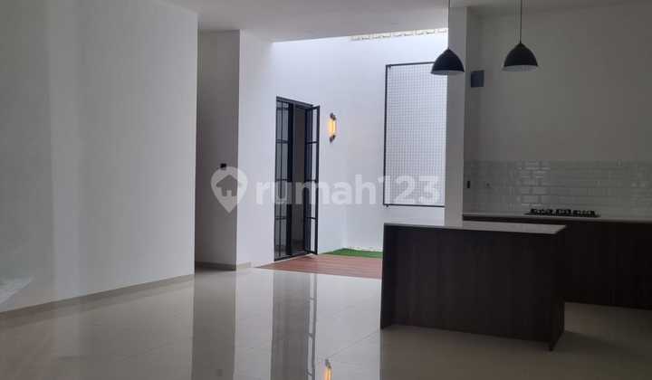 Luxury House with Elegant Design in Batununggal