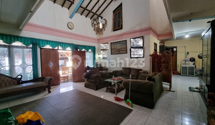 Rumah + Tanah Cocok Bangun Ulang Jadi Perumahan di Kopo Sayati 2