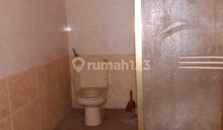 Rumah Hook Area Tenang Super Nyaman di Taman Holis Indah 1 2