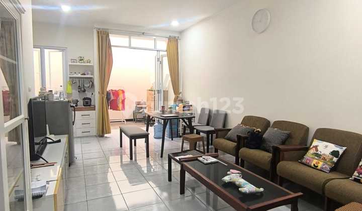 Rumah Bersih Terawat Dalam Perumahan di Taman Kopo Indah 5