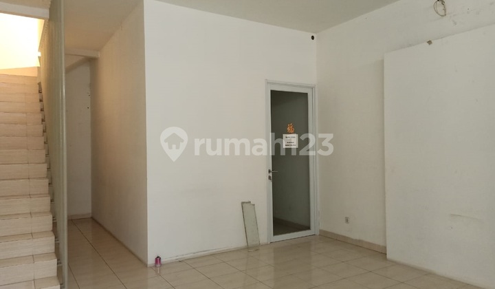 Shop House Located on Main Road Suitable for Business in Taman Kopo Indah 1 2