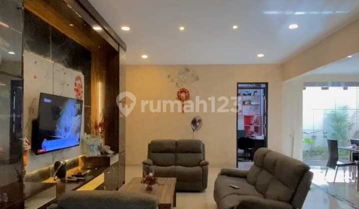 Rumah Mewah Konsep Modern Seperti Hotel, di Taman Kopo Indah 3