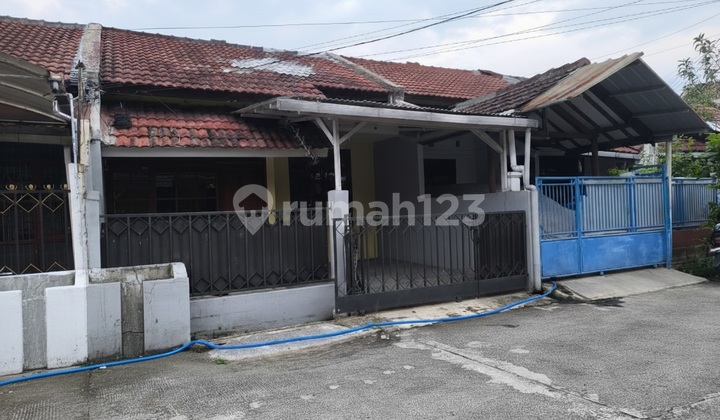Well-Maintained House Ready to Occupy in Taman Kopo Indah 2 Available for Rent