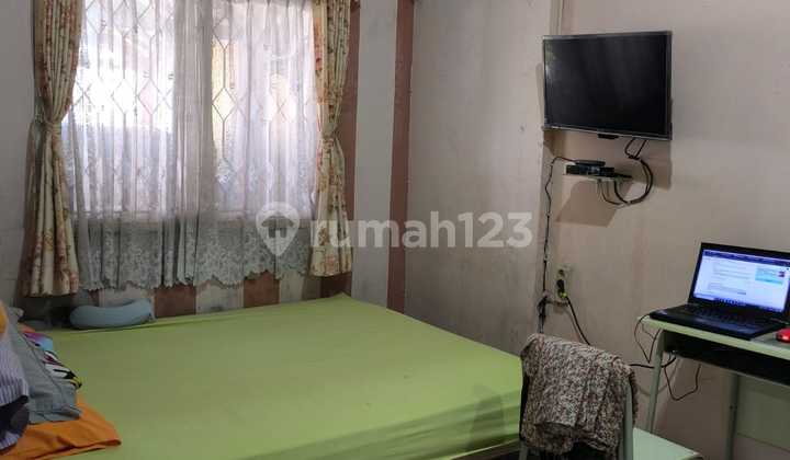 Rumah Strategis Cocok untuk Keluarga di Taman Rahayu 3 2