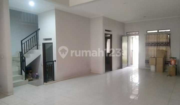 Well-Maintained 2-Story House in Gunung Batu, Bandung Well-Maintained 2-Story House in Gunung Batu, Bandung