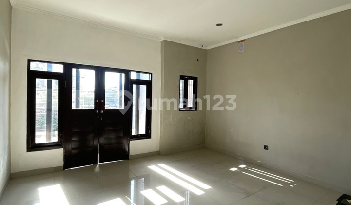 Land and Building of a 2-Story Shop House in South Denpasar 2