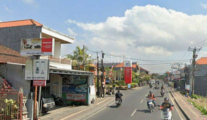 Rumah Tua Pinggir Jalan Utama 2