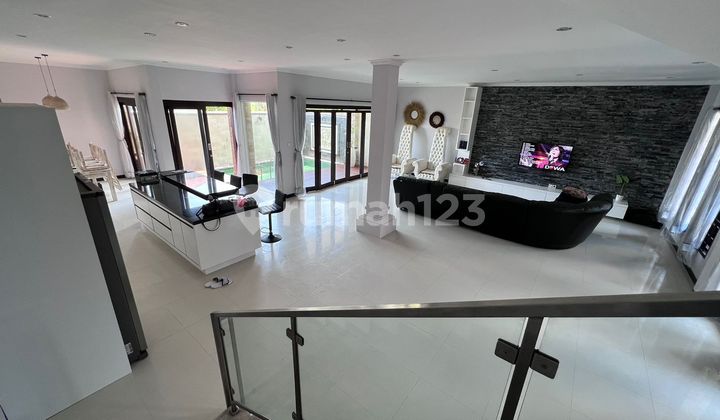 FOR RENT: 3-Floor Villa, Pemogan Location, Denpasar