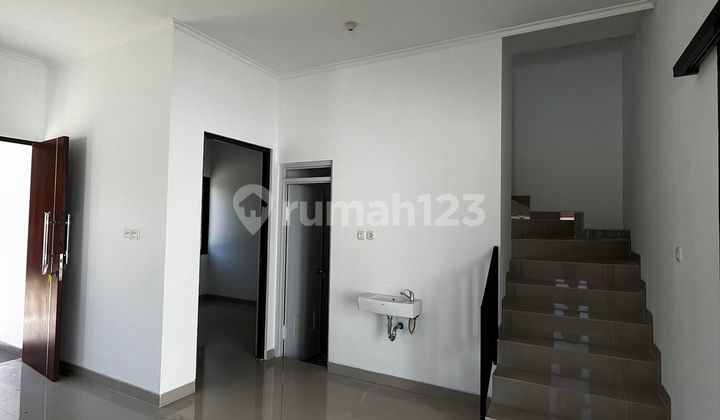 Rumah Modern 2 Lantai Siap Huni di Lokasi Strategis Cimahi - Harga 1,6 M-An