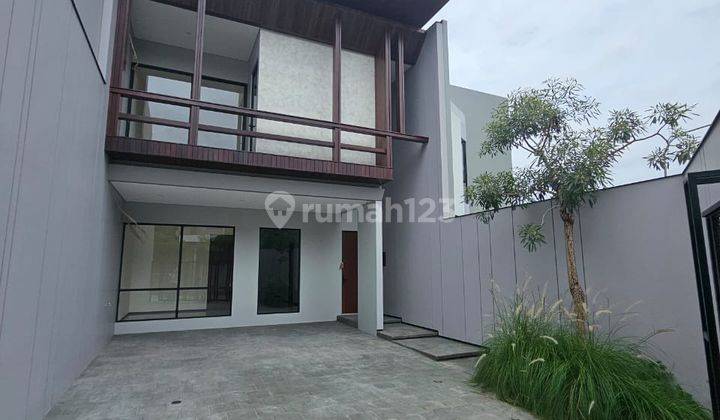 Rumah Baru Minimalis, Open Space Desain di Komplek Elit Setraduta, Bandung 1