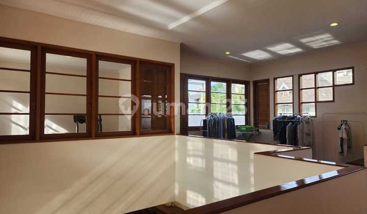 Rumah Mewah Luas di Setrasari Bandung Nyaman untuk Keluarga