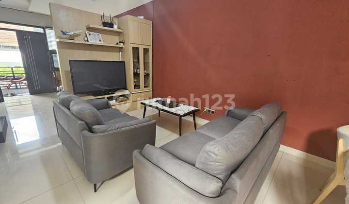 Rumah 2 Lantai Setraduta - Cocok untuk Hunian dan Kantor, Lokasi Strategis Dekat Tol Pasteur