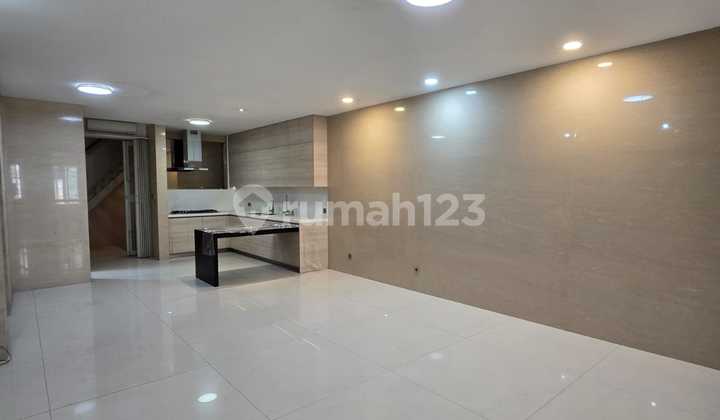 For Rent: 4-Story Shop House (Ruko) Opposite Lamama at Setrasari Mall For Rent: 4-Story Shop House (Ruko) Opposite Lamama at Setrasari Mall