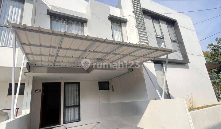 Rumah Minimalis 2 Lantai, Lokasi Strategis di Sayap Sarijadi Kota Bandung