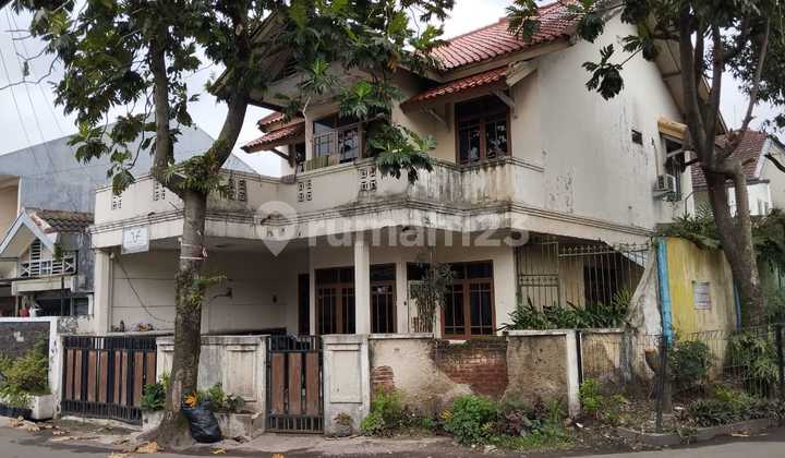 Rumah 2 Lantai Hoek di Komplek Pasirluyu Bandung – Lokasi Tenang dan Nyaman