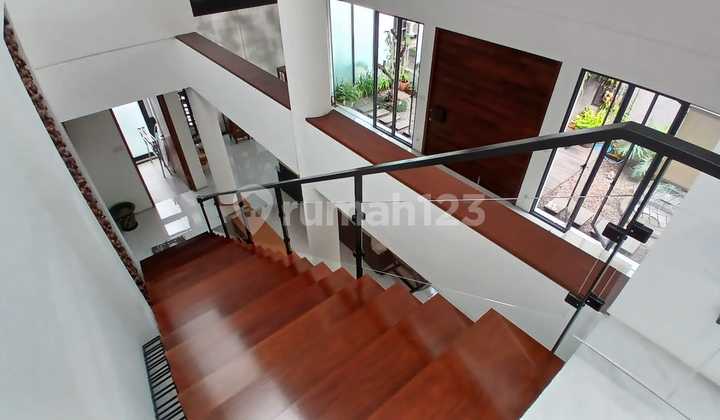 Classic Wood Nuance House with High Ceiling in the Strategic Location of Sumber Sari, Bandung 2