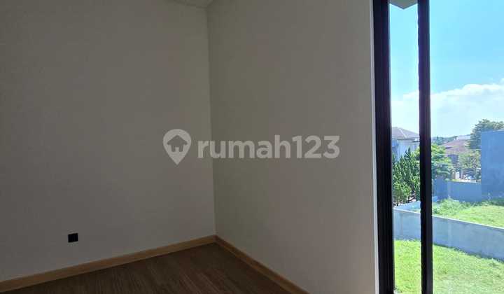 Rumah Baru 3 Lantai Lokasi Strategis Dekat Patung Tangan di Komplek Setraduta, Bandung Kota 2