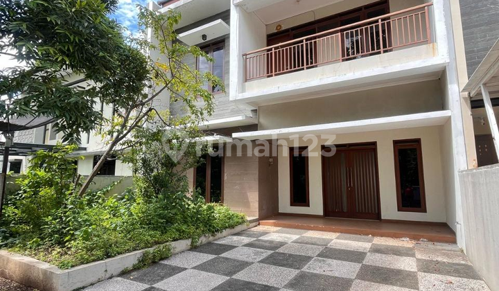 Rumah Nyaman dan Terawat 2 Lantai di Cimahi Utara