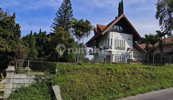 Villa Asri Hitung Tanah dengan Halaman Luas di Cihanjuang – Lokasi Strategis di Pinggir Jalan Besar