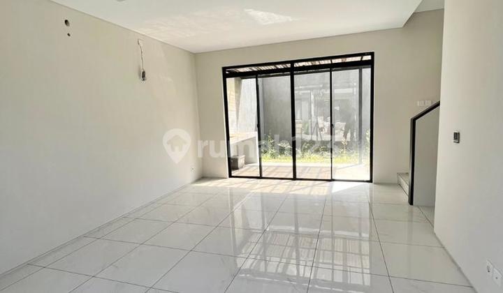 Rumah Modern 2 Lantai Tatar Tarubhawana Kota Baru Parahyangan Lingkungan Tertata