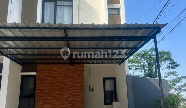 Rumah Minimalis 2 Lantai Siap Huni di Sariwangi, Lokasi Strategis Rumah Minimalis 2 Lantai Siap Huni di Sariwangi, Lokasi Strategis