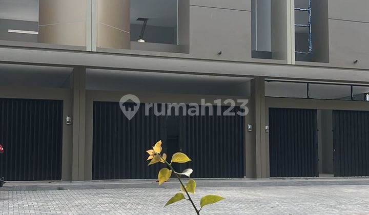 Modern Shop-House Ready to Use on Cimahi Main Road, Strategic Location Near Schools & Public Transport Routes Modern Shop-House Ready to Use on Cimahi Main Road, Strategic Location Near Schools & Public Transport Routes