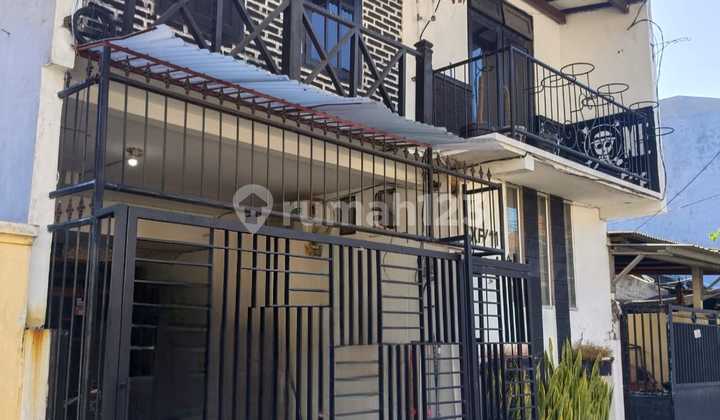 Dijual Rumah 2 lantai dengan pemandangan perkotaan 1