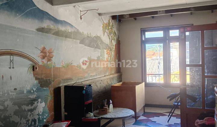 Dijual Rumah 2 lantai dengan pemandangan perkotaan 2