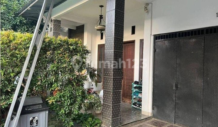 Rumah 2 Lantai Full Furnished di Jatiwaringin Bekasi 2
