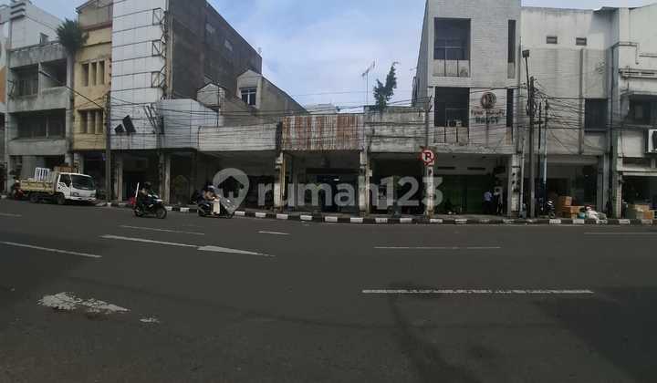Asia Africa Main Road Shop House, Strategic Location, Negotiable Price 1