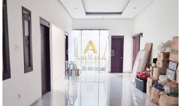ruang keluarga turun harga rumah taman mekar