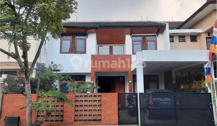 Well-Maintained Nice House Antapani Bandung with Kitchen Set Facilities