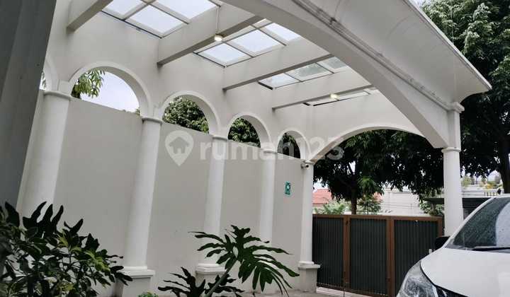 Classic American 2.5-Story House with Swimming Pool in Antapani 2