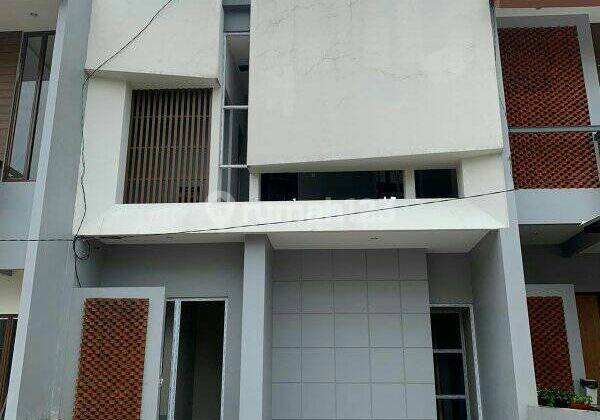 Rumah 2 Lantai Premium Siap Huni Nempel Mall The Park Depok 1